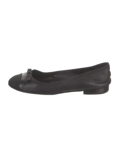 Pre-owned Chanel Interlocking Cc Logo Leather Flats In Black