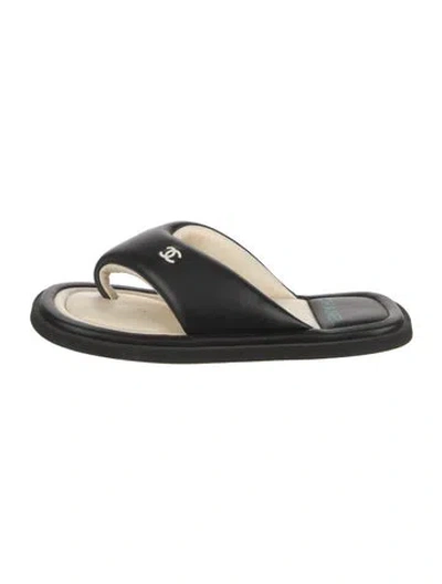 Pre-owned Chanel Interlocking Cc Logo Leather Flip Flops In Black