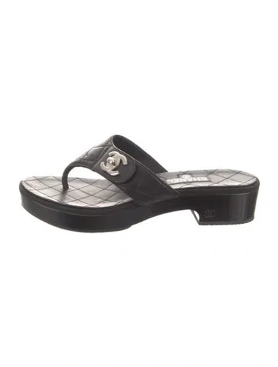 Pre-owned Chanel Interlocking Cc Logo Leather Flip Flops In Black