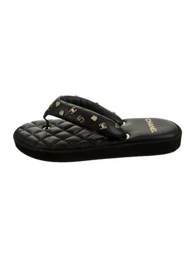 Pre-owned Chanel Interlocking Cc Logo Leather Flip Flops In Black