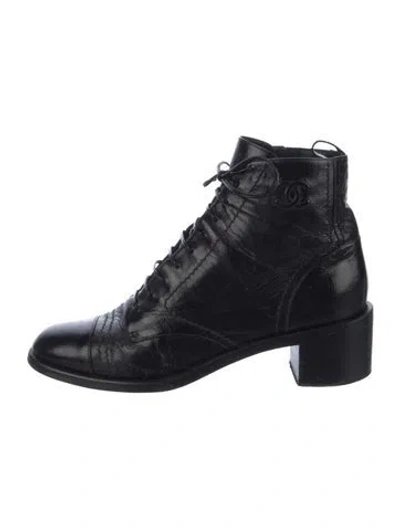 Pre-owned Chanel Interlocking Cc Logo Leather Lace-up Boots In Black