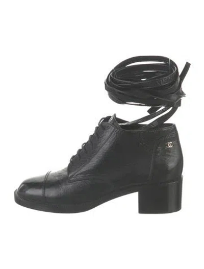 Pre-owned Chanel Interlocking Cc Logo Leather Lace-up Boots In Black