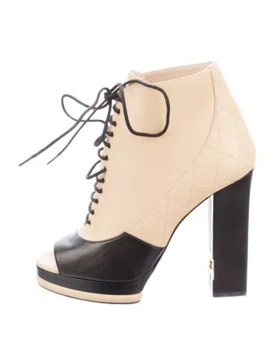 Pre-owned Chanel Interlocking Cc Logo Leather Lace-up Boots In Neutral