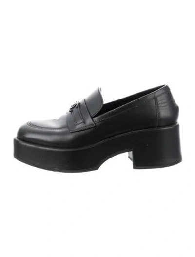 Pre-owned Chanel Interlocking Cc Logo Leather Loafers In Black