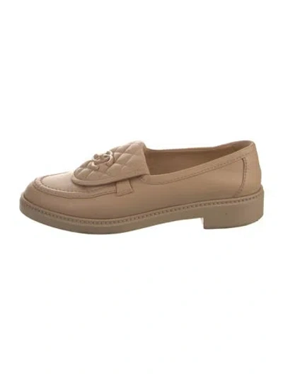 Pre-owned Chanel Interlocking Cc Logo Leather Loafers In Neutral