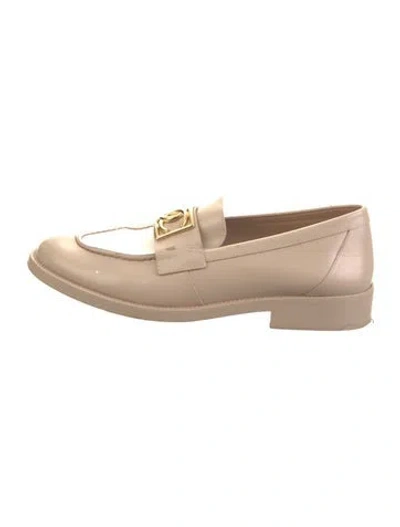Pre-owned Chanel Interlocking Cc Logo Leather Loafers In Neutral