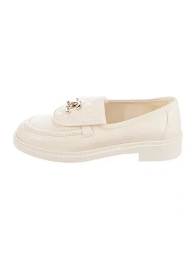 Pre-owned Chanel Interlocking Cc Logo Leather Loafers In Neutral