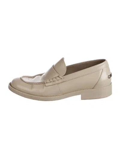 Pre-owned Chanel Interlocking Cc Logo Leather Loafers In Neutral