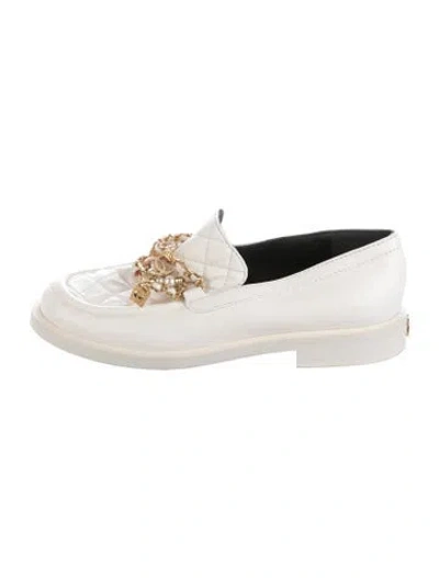 Pre-owned Chanel Interlocking Cc Logo Leather Loafers In White