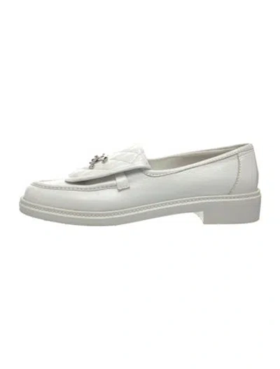 Pre-owned Chanel Interlocking Cc Logo Leather Loafers In White