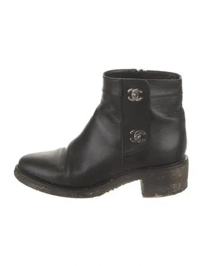 Pre-owned Chanel Interlocking Cc Logo Leather Moto Boots In Black