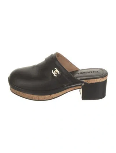 Pre-owned Chanel Interlocking Cc Logo Leather Mules In Black