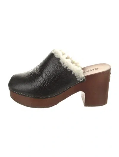 Pre-owned Chanel Interlocking Cc Logo Leather Mules In Black