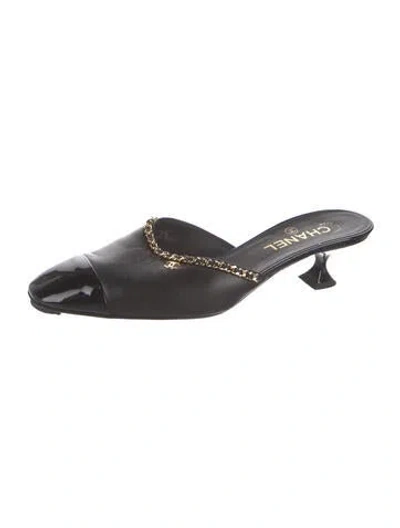 Pre-owned Chanel Interlocking Cc Logo Leather Mules In Black