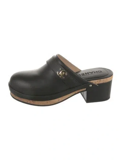Pre-owned Chanel Interlocking Cc Logo Leather Mules In Black