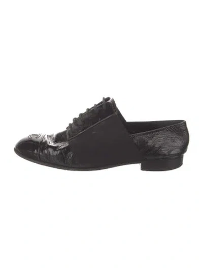 Pre-owned Chanel Interlocking Cc Logo Leather Mules In Black