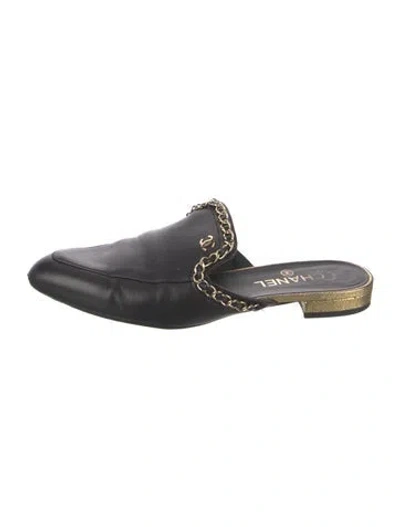 Pre-owned Chanel Interlocking Cc Logo Leather Mules In Black