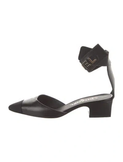 Pre-owned Chanel Interlocking Cc Logo Leather Mules In Black