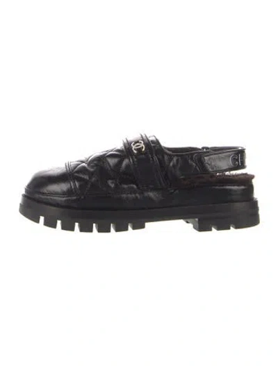 Pre-owned Chanel Interlocking Cc Logo Leather Mules In Black