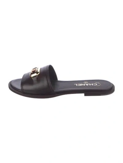 Pre-owned Chanel Interlocking Cc Logo Leather Mules In Black