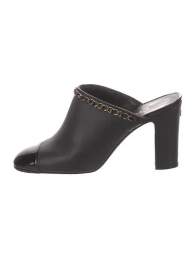 Pre-owned Chanel Interlocking Cc Logo Leather Mules In Black