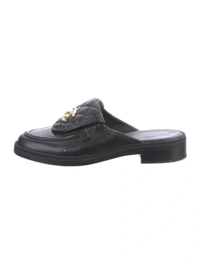 Pre-owned Chanel Interlocking Cc Logo Leather Mules In Black