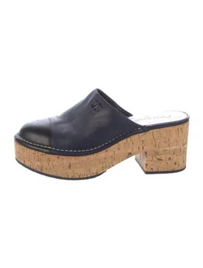 Pre-owned Chanel Interlocking Cc Logo Leather Mules In Blue