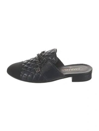 Pre-owned Chanel Interlocking Cc Logo Leather Mules In Blue