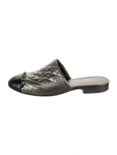 Pre-owned Chanel Interlocking Cc Logo Leather Mules In Gray