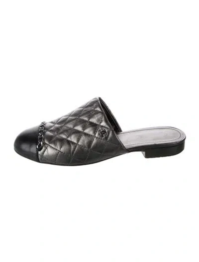 Pre-owned Chanel Interlocking Cc Logo Leather Mules In Gray