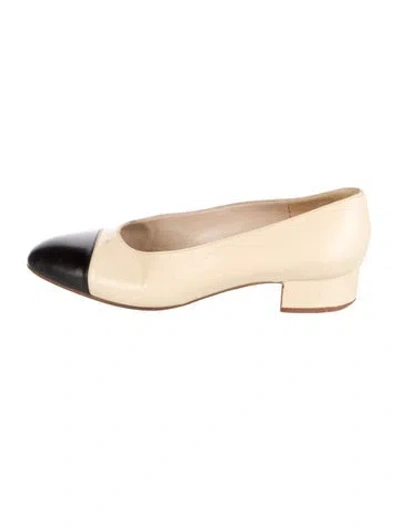 Pre-owned Chanel Interlocking Cc Logo Leather Mules In Neutral
