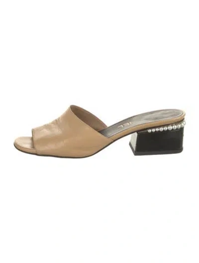 Pre-owned Chanel Interlocking Cc Logo Leather Mules In Neutral