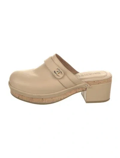 Pre-owned Chanel Interlocking Cc Logo Leather Mules In Neutral