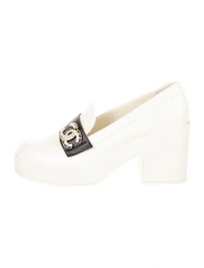 Pre-owned Chanel Interlocking Cc Logo Leather Mules In Neutral