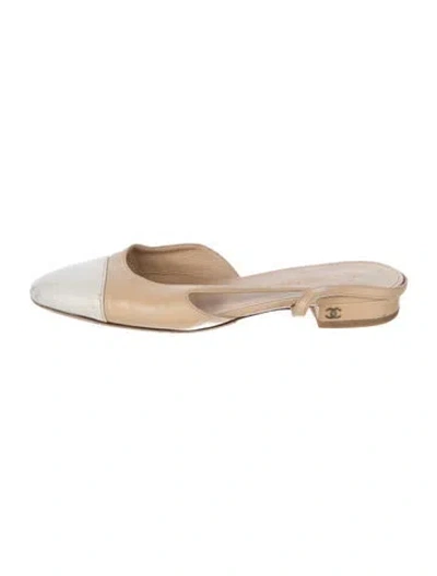 Pre-owned Chanel Interlocking Cc Logo Leather Mules In Neutrals