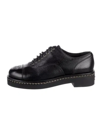 Pre-owned Chanel Interlocking Cc Logo Leather Oxfords In Black