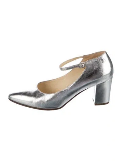 Pre-owned Chanel Interlocking Cc Logo Leather Pumps