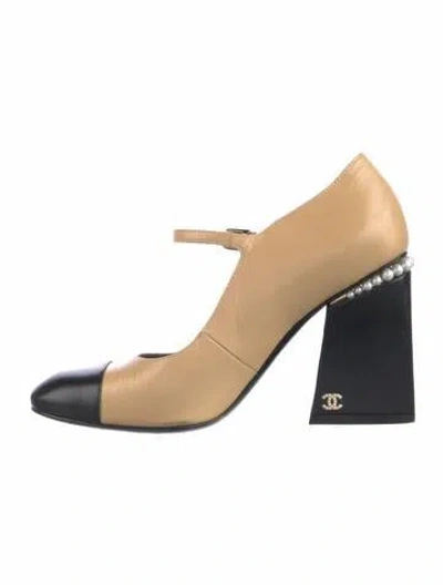 Pre-owned Chanel Interlocking Cc Logo Leather Pumps