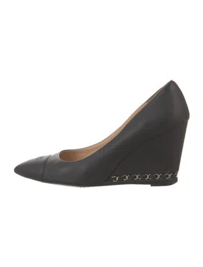 Pre-owned Chanel Interlocking Cc Logo Leather Pumps In Black