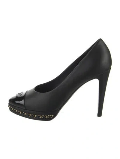 Pre-owned Chanel Interlocking Cc Logo Leather Pumps In Black
