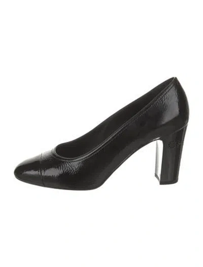 Pre-owned Chanel Interlocking Cc Logo Leather Pumps In Black