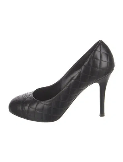 Pre-owned Chanel Interlocking Cc Logo Leather Pumps In Black