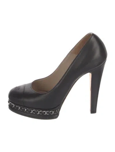 Pre-owned Chanel Interlocking Cc Logo Leather Pumps In Black