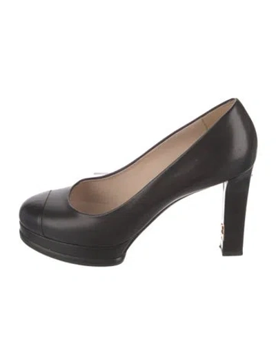 Pre-owned Chanel Interlocking Cc Logo Leather Pumps In Black