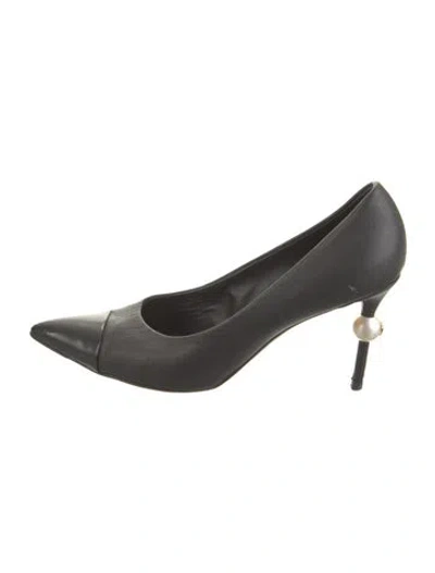 Pre-owned Chanel Interlocking Cc Logo Leather Pumps In Black
