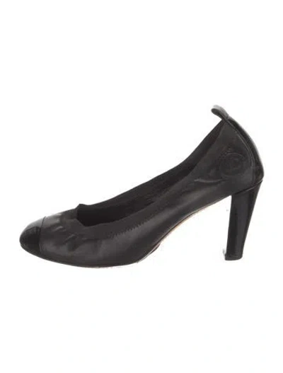 Pre-owned Chanel Interlocking Cc Logo Leather Pumps In Black