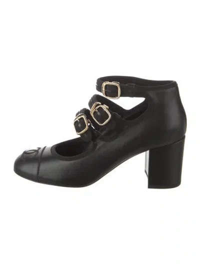 Pre-owned Chanel Interlocking Cc Logo Leather Pumps In Black