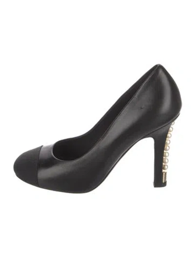 Pre-owned Chanel Interlocking Cc Logo Leather Pumps In Black