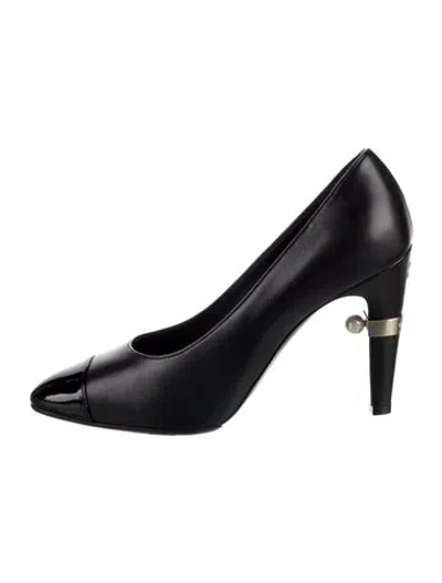 Pre-owned Chanel Interlocking Cc Logo Leather Pumps In Black