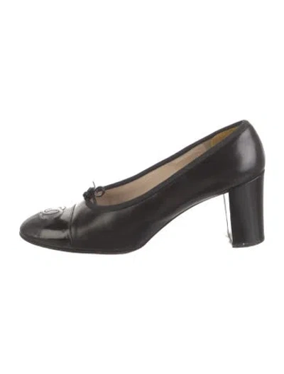 Pre-owned Chanel Interlocking Cc Logo Leather Pumps In Black